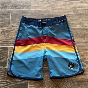 Boys Quicksilver Board shorts size 14/27.